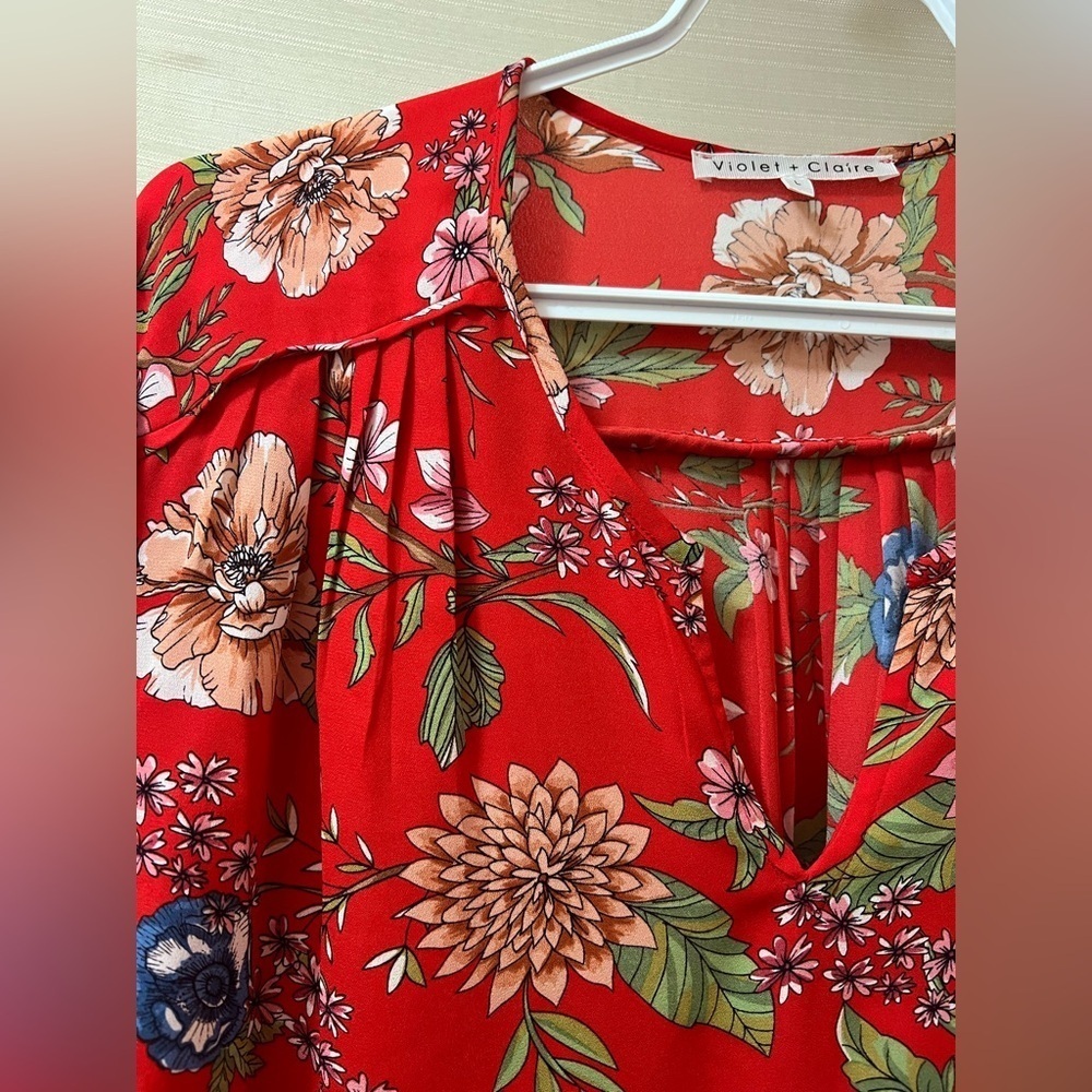 Violet and Claire BOGO Floral Red Women's Top Size Large ⚫️ - Picture 8 of 9